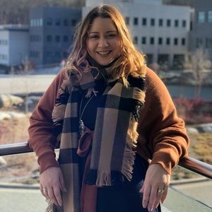 Meet your Posher, Julissa